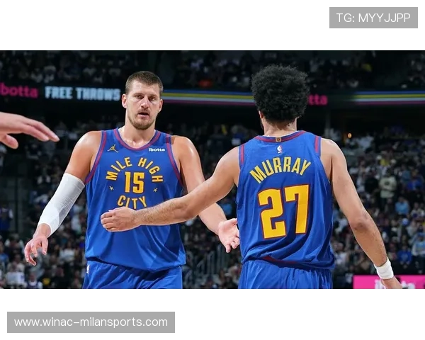 约基奇空中分球送到内线扣篮，掘金掌控全场