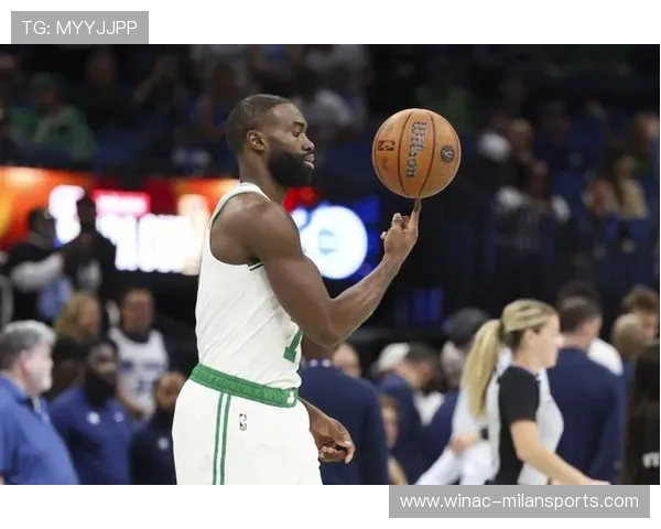 杰伦·布朗快速反击完成高难度终结