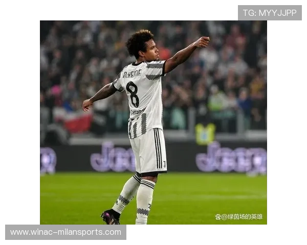 尤文中场一脚直塞，麦肯尼插上抢点致命一击