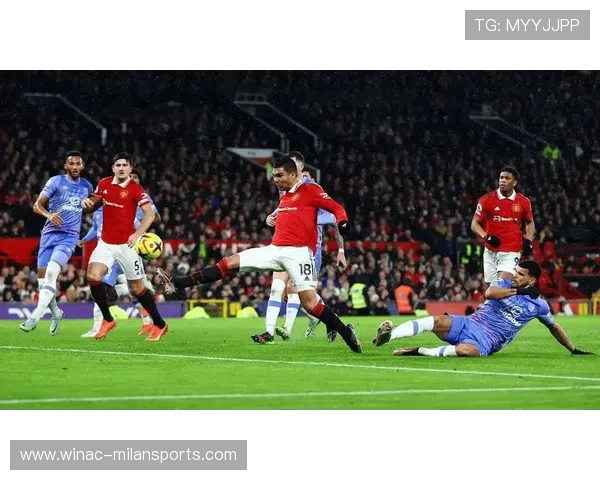 曼联定位球形成机会，拉什福德空中一挑得手