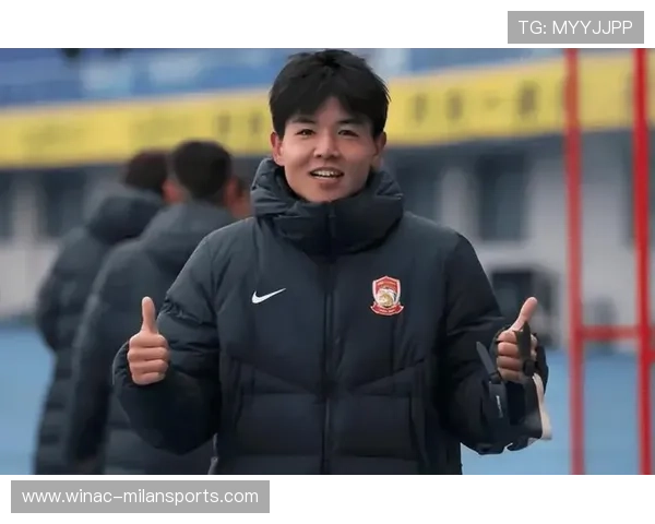 徐彬签约狼队，迈向英超新高峰