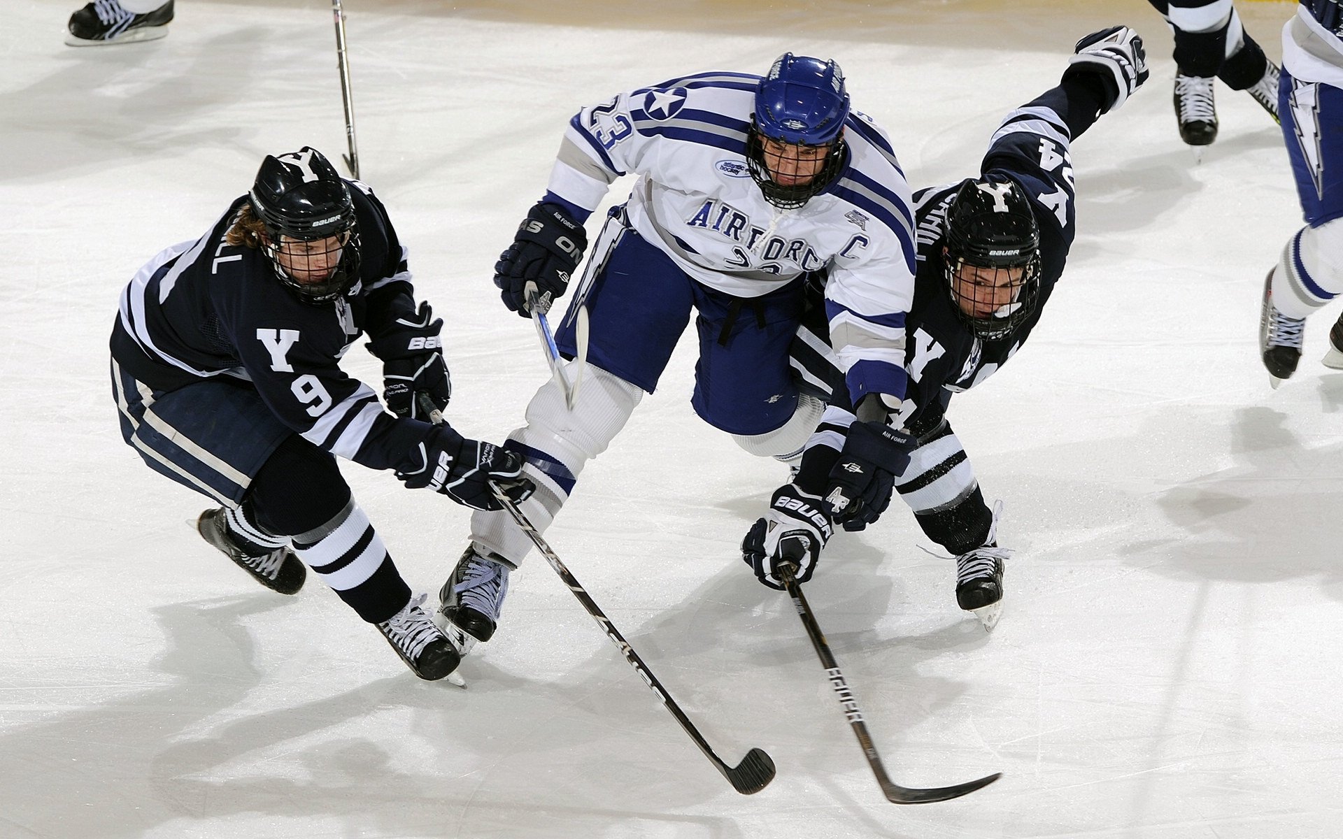体育新闻中心构建体育赛事多平台同步播出体系，最新的体育新闻报道在哪看